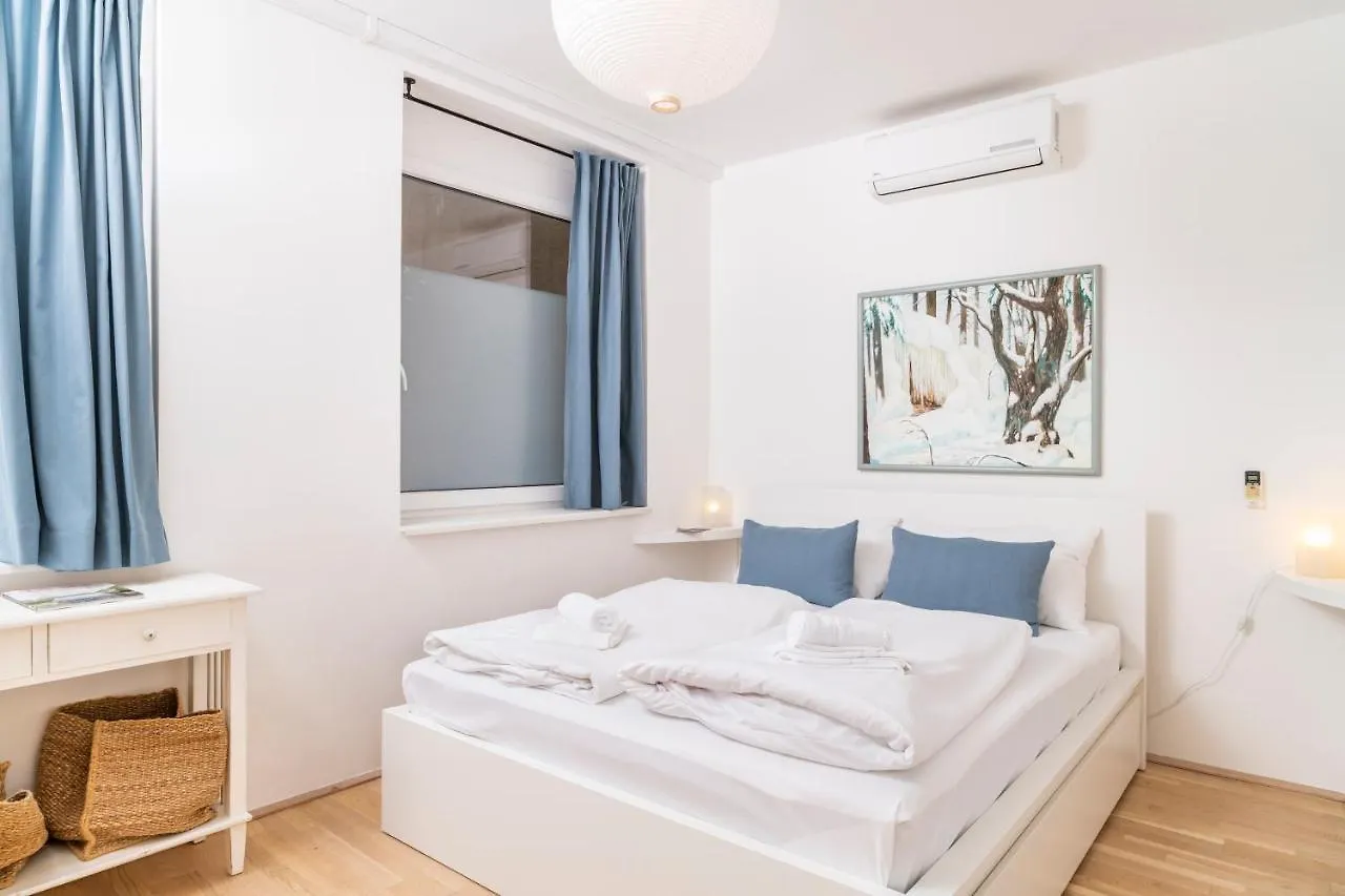 Art Apartment Karlsplatz By Ichbucheat Wien