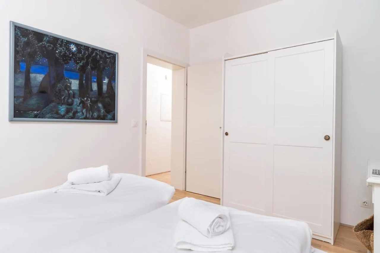 Art Apartment Karlsplatz By Ichbucheat Wien Österrike