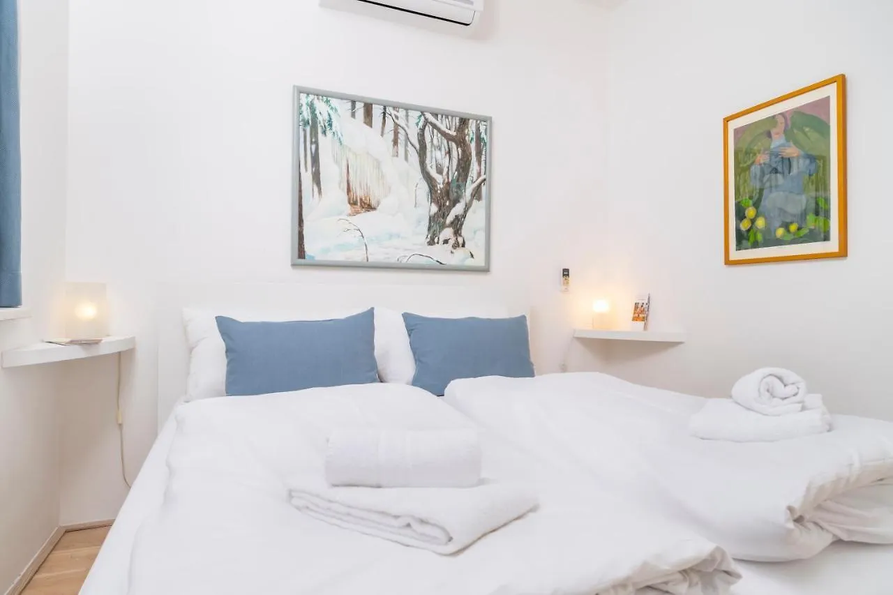 Art Apartment Karlsplatz By Ichbucheat Wien Österrike